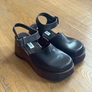 Vintage y2k Steve Madden leather clog sandals